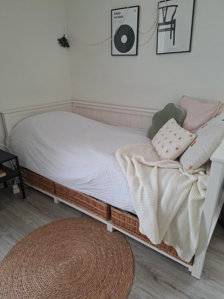 Slaapkamer: crème bed en kledingkast, Huis en Inrichting, Slaapkamer | Bedden, Ophalen, Gebruikt, 90 cm, Eenpersoons