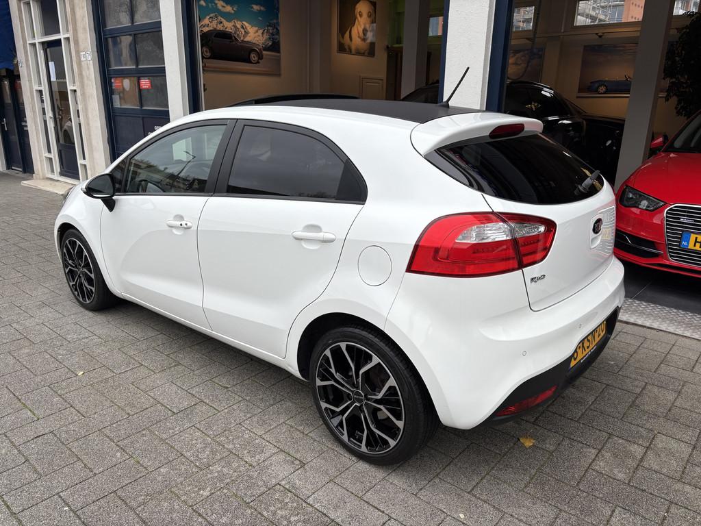 Kia Rio 1.4 CVVT Super Pack 1E EIGENAAR/NL AUTO/FULL OPTIONS, Auto's, Euro 5, 450 kg, Gebruikt, 4 cilinders