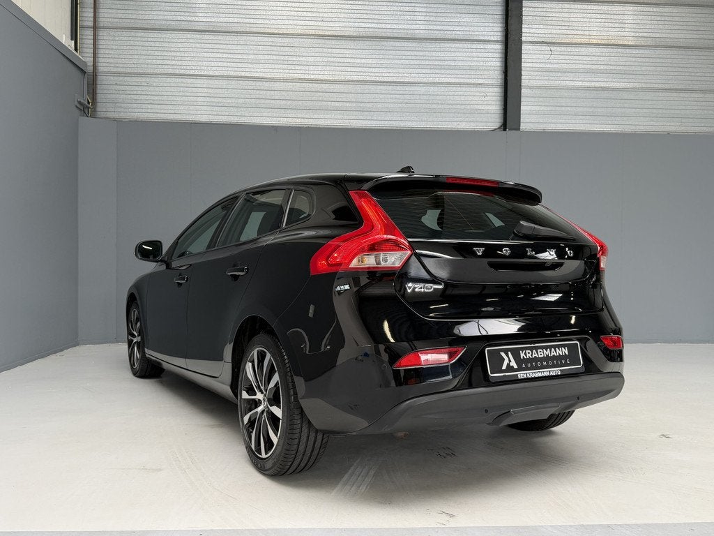 Volvo V40 T2 Momentum Trekhaak|Dealer-Onderhouden|Cam|LED|Na, Auto's, Voorwielaandrijving, Gebruikt, 4 cilinders, Leder en Stof