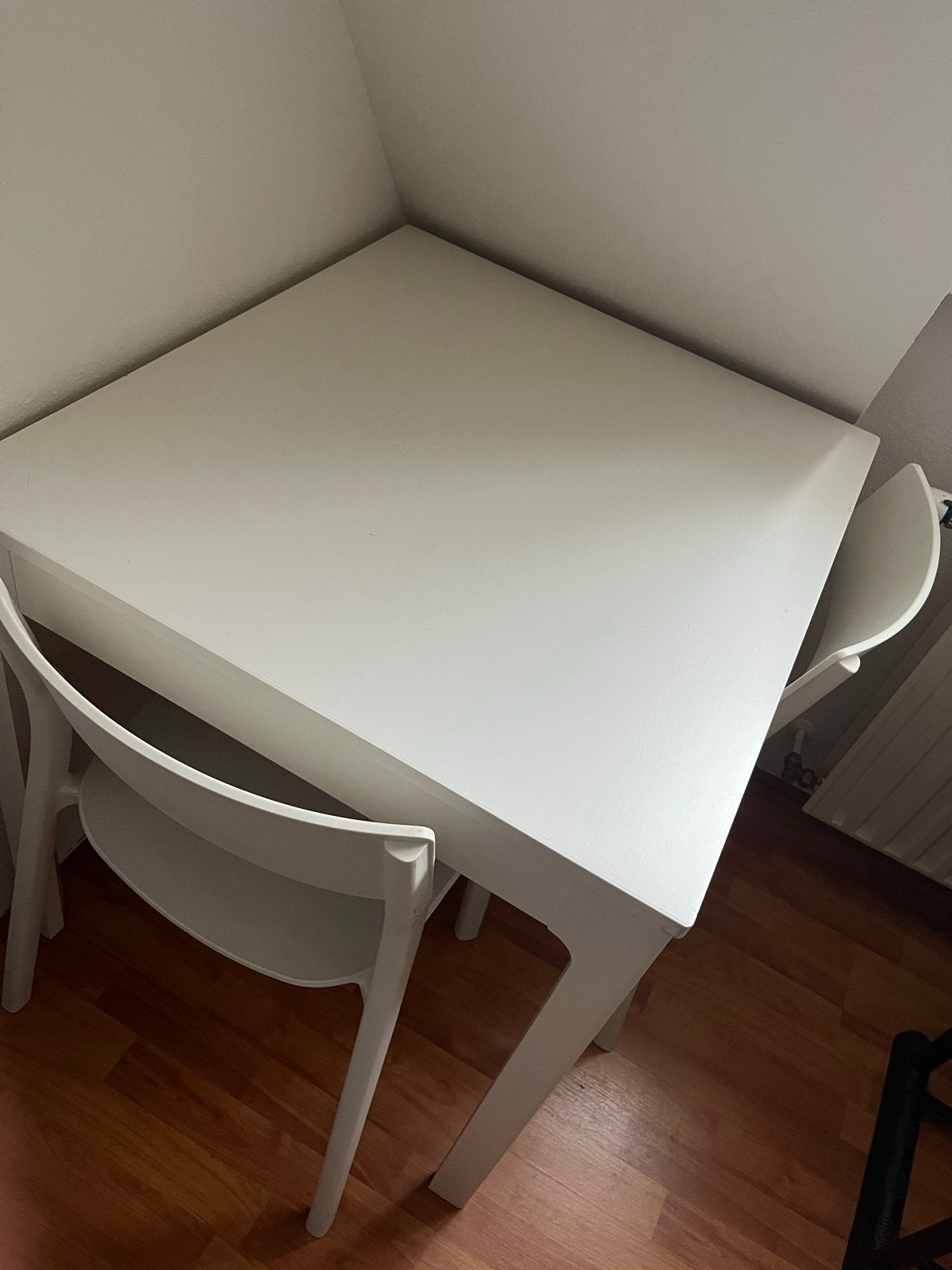 IKEA TONSTAD uitschuifbare tafel met 2 JANINGE stoelen, Ophalen, Kunststof, Gebruikt, 100 tot 150 cm