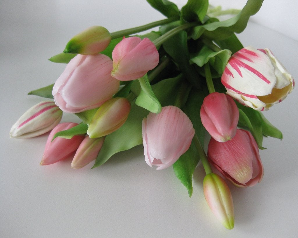 Boeket Kunsttulpen / Tulpen 12 stuks rood-roze tinten, Roze, Nieuw, Ophalen of Verzenden, Kunststof