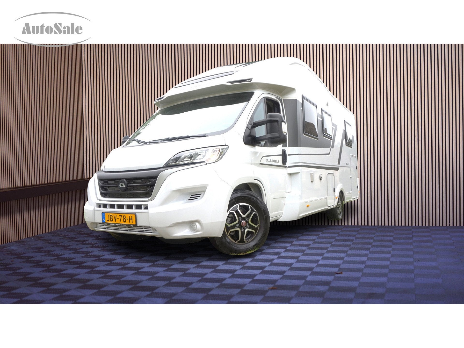 Adria MATRIX 670SC PLUS AUTOMAAT 141 pk Zonnepan. Electr. Fi, Caravans en Kamperen, Automaat, Ringverwarming, Afzuigkap, AutoSale B.V.
