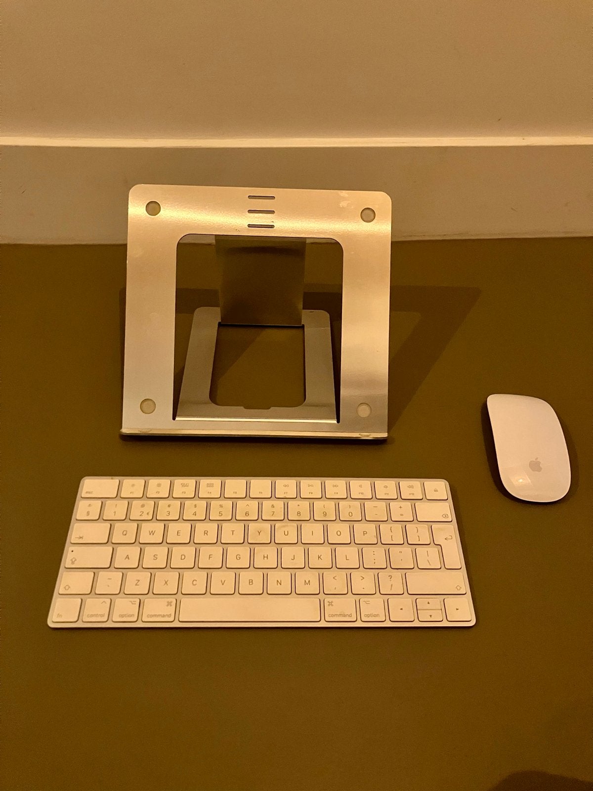 Ovilli Lichtgewicht Inklapbare Laptop Standaard MacBook, Computers en Software, Ophalen of Verzenden, Zo goed als nieuw, In hoogte verstelbaar