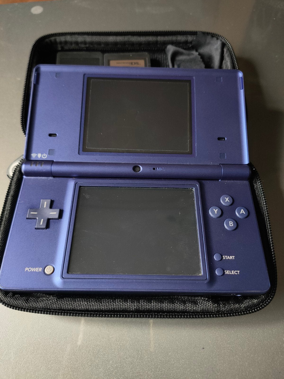 Nintendo DS - Blauw - Zonder oplader - fifa 10 & Mario kart, Spelcomputers en Games, Spelcomputers | Nintendo DS, Gebruikt, Blauw