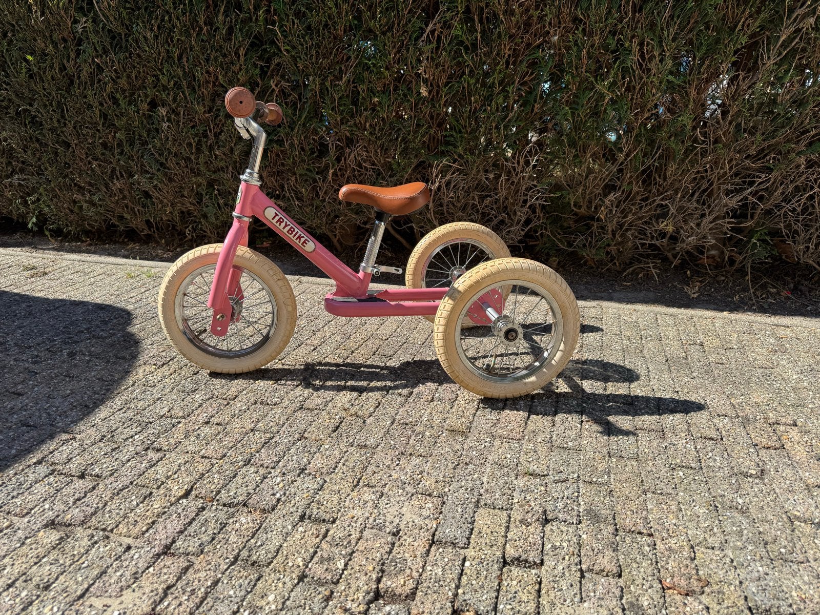 Roze Trybike loopfiets/driewieler, Kinderen en Baby's, Speelgoed | Buiten | Voertuigen en Loopfietsen, Ophalen, Gebruikt, Loopfiets