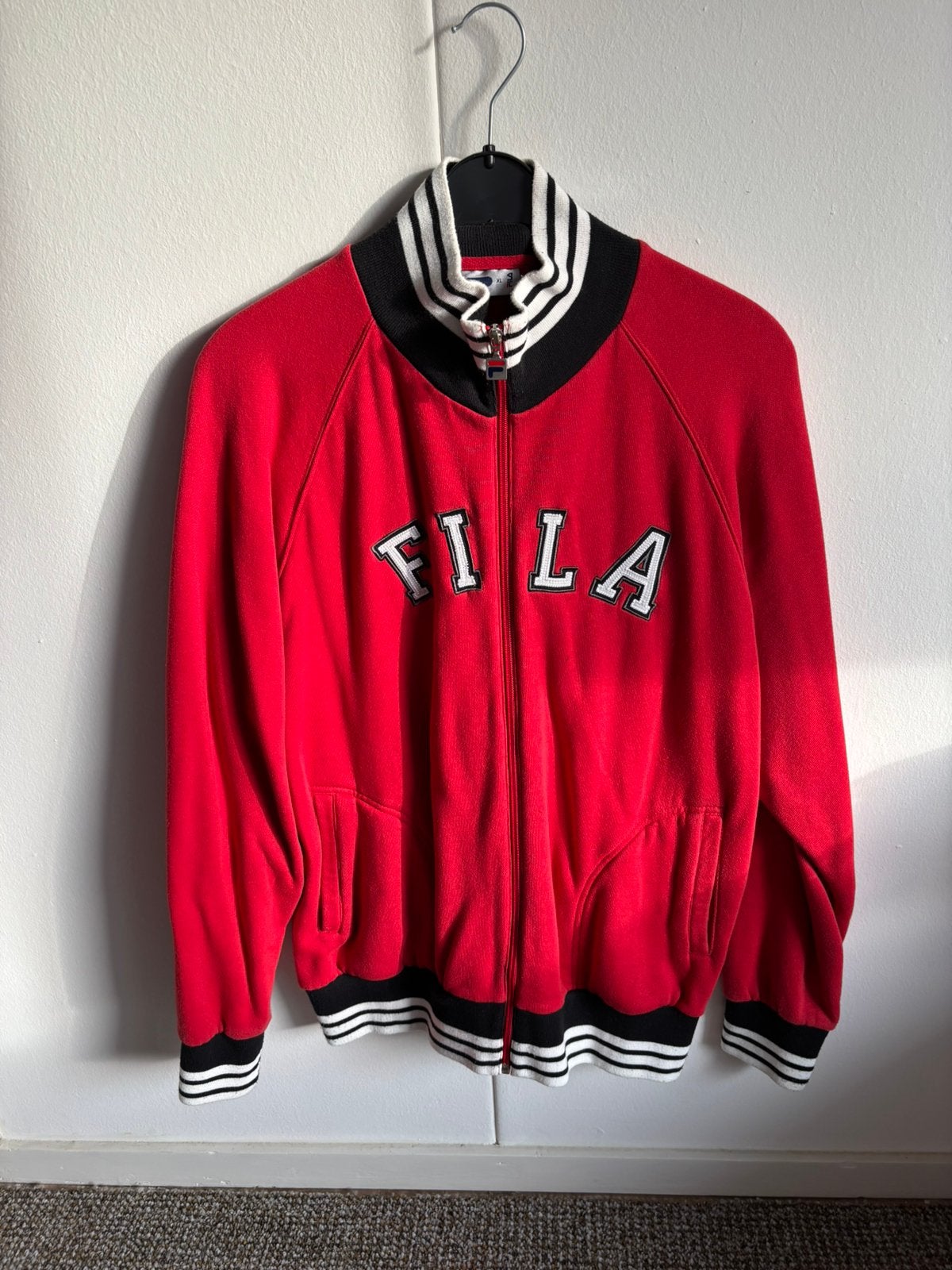 Retro FILA jack, Ophalen of Verzenden, Gedragen, Rood, Voetbal