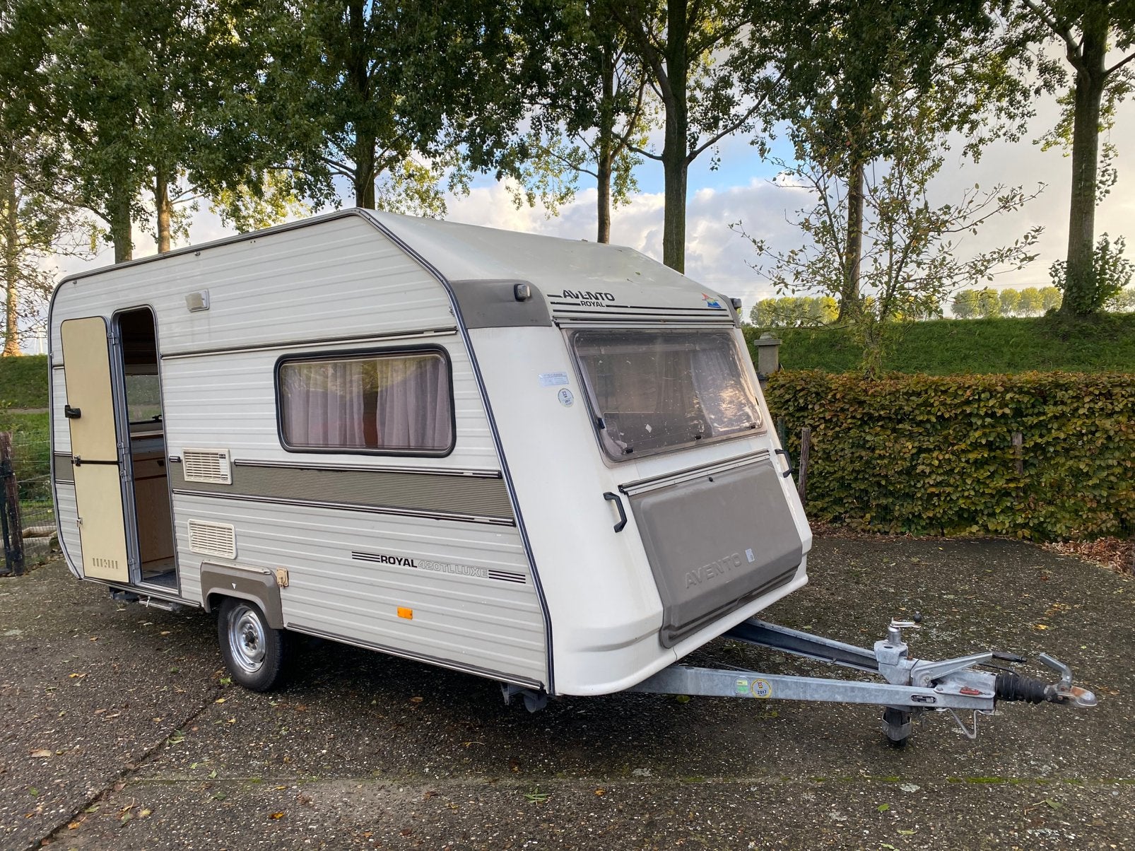 Zeer nette avento 420, Caravans en Kamperen, Rondzit, Particulier, Luifel, Tot en met 2