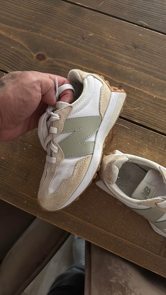 New Balance 327 maat 32, Ophalen of Verzenden, Zo goed als nieuw, Jongetje of Meisje, Schoentjes