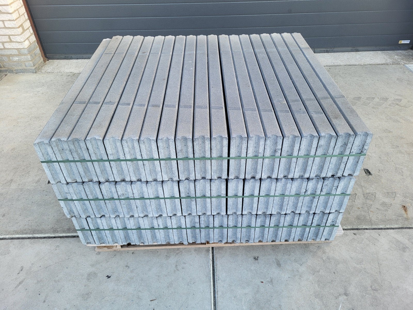 opsluitbanden nieuw 6x20x100 cm. Grijs € 3.25 per stuk., Tuin en Terras, Ophalen, Nieuw, 100 tot 200 cm, Minder dan 25 cm