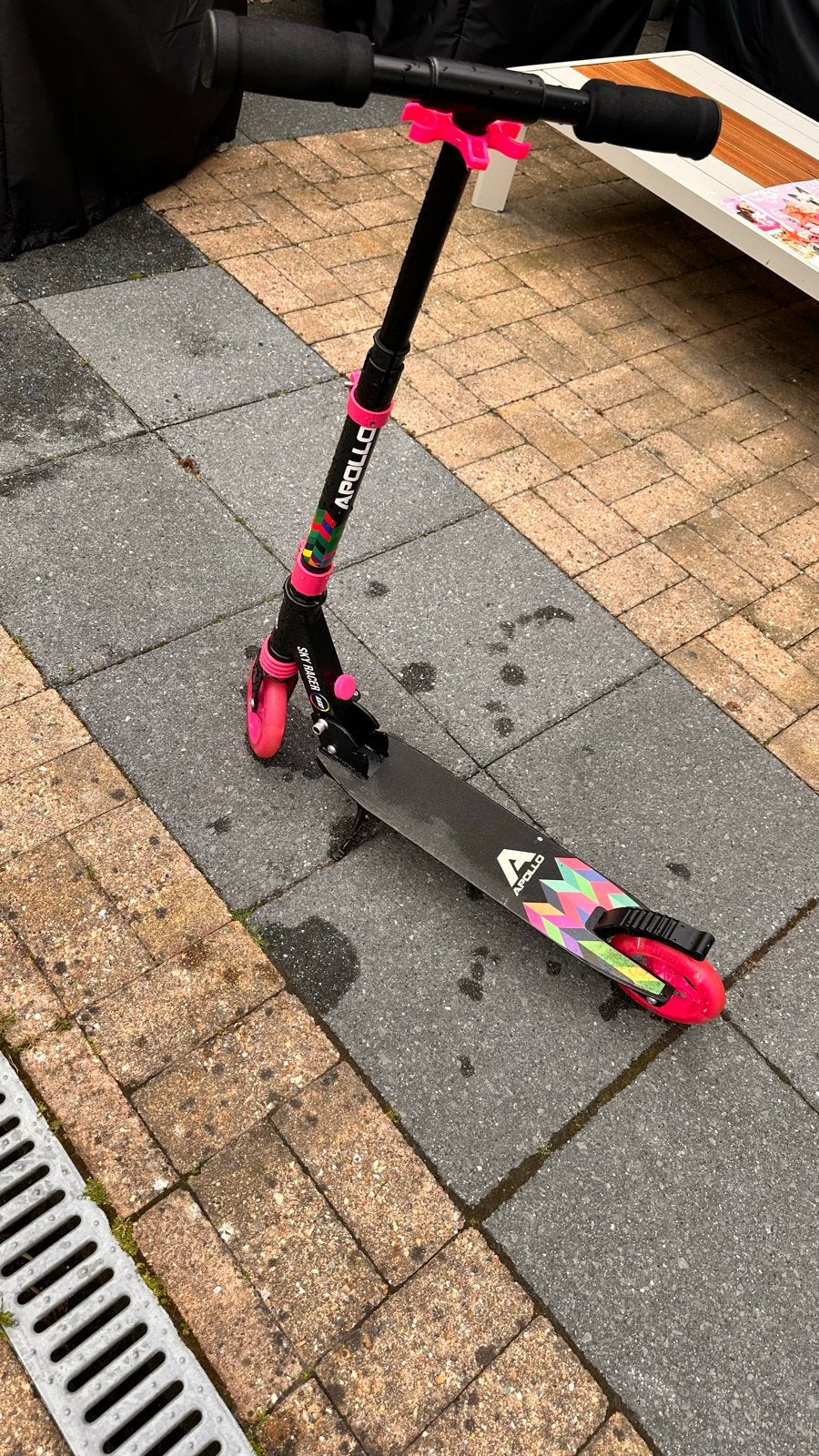 Apollo Stuntstep - Zwart/Roze met Kleurrijke Accent, Fietsen en Brommers, Steps, Ophalen, Gebruikt, Gewone step