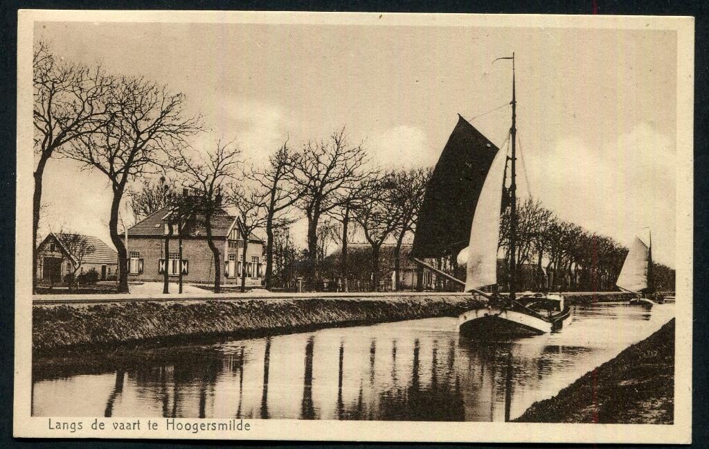 Langs de vaart te Hoogersmilde, met stoomtram rail - 1936, Verzamelen, Ansichtkaarten | Nederland, Ophalen of Verzenden, 1920 tot 1940