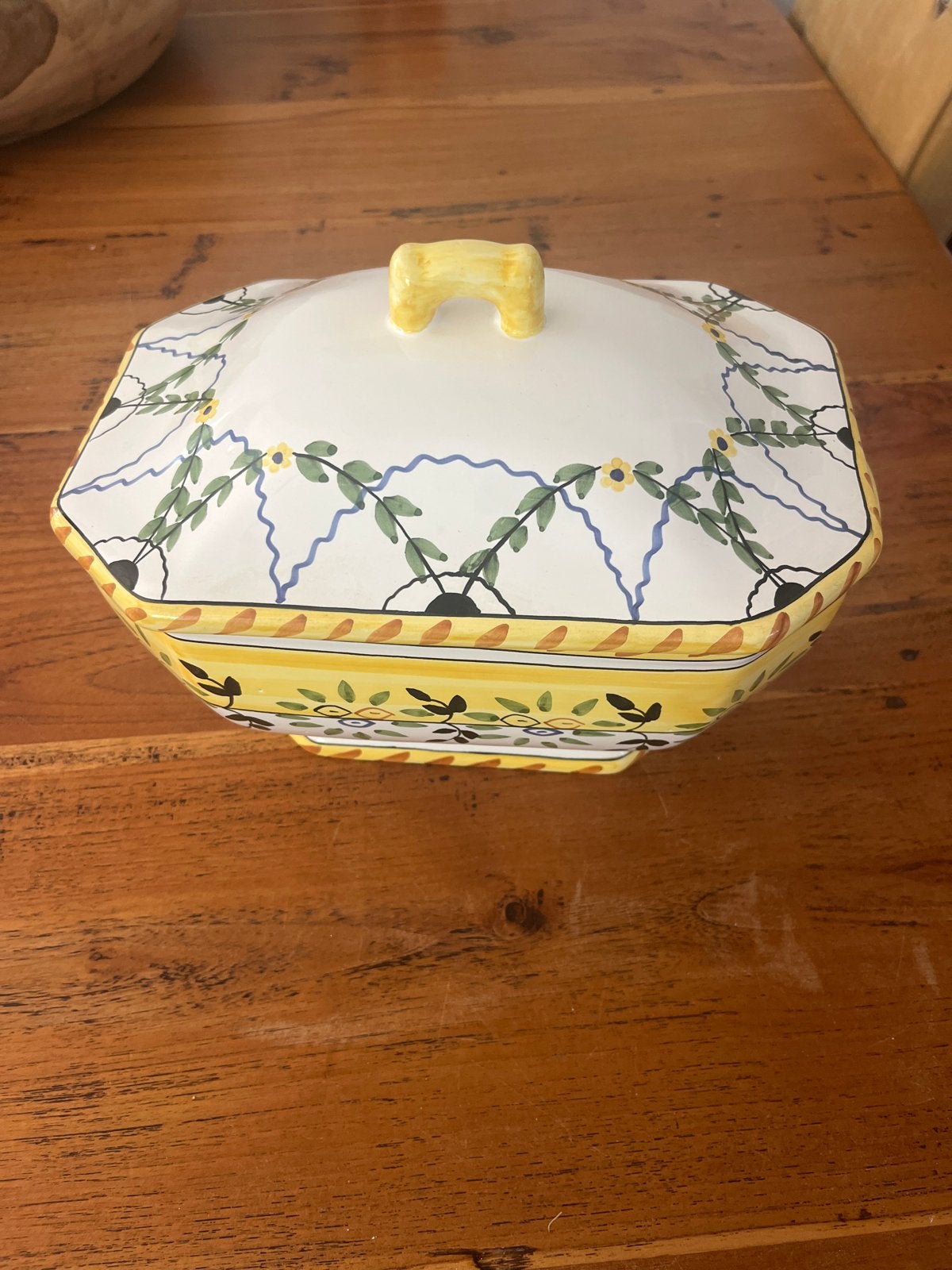 Decoratieve schaal met deksel - Made in Portugal, Huis en Inrichting, Gebruikt, Porselein of Keramiek, Schaal, Ophalen of Verzenden