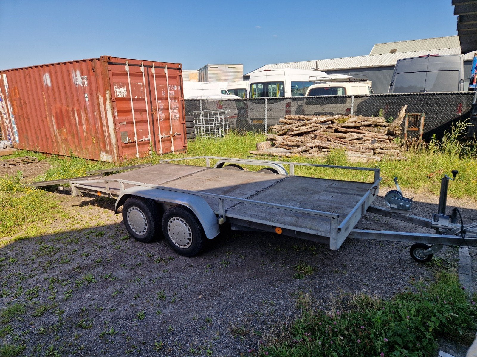 Autoambulance 2000kg met nieuwe lier en neuswiel transporter, Ophalen, Gebruikt