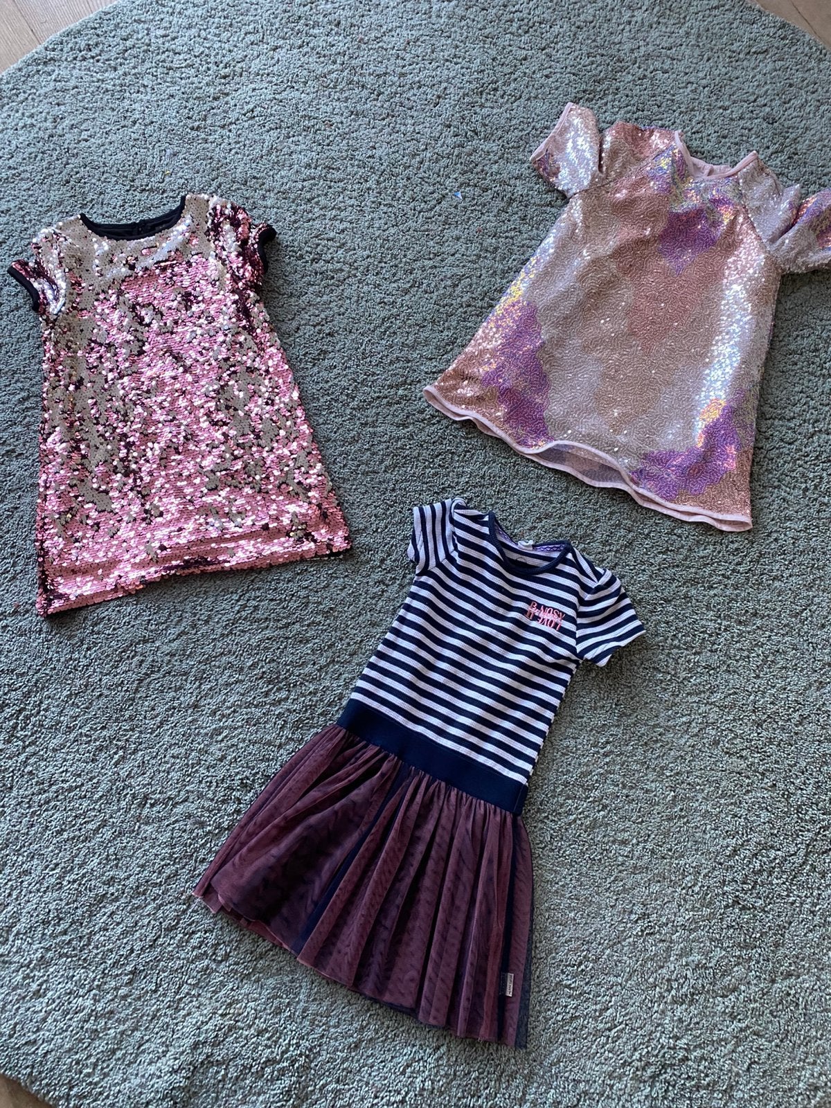 Jurkjes samen 30 euro pailetten nog mooi, Kinderen en Baby's, Kinderkleding | Maat 122, Ophalen of Verzenden, Zo goed als nieuw