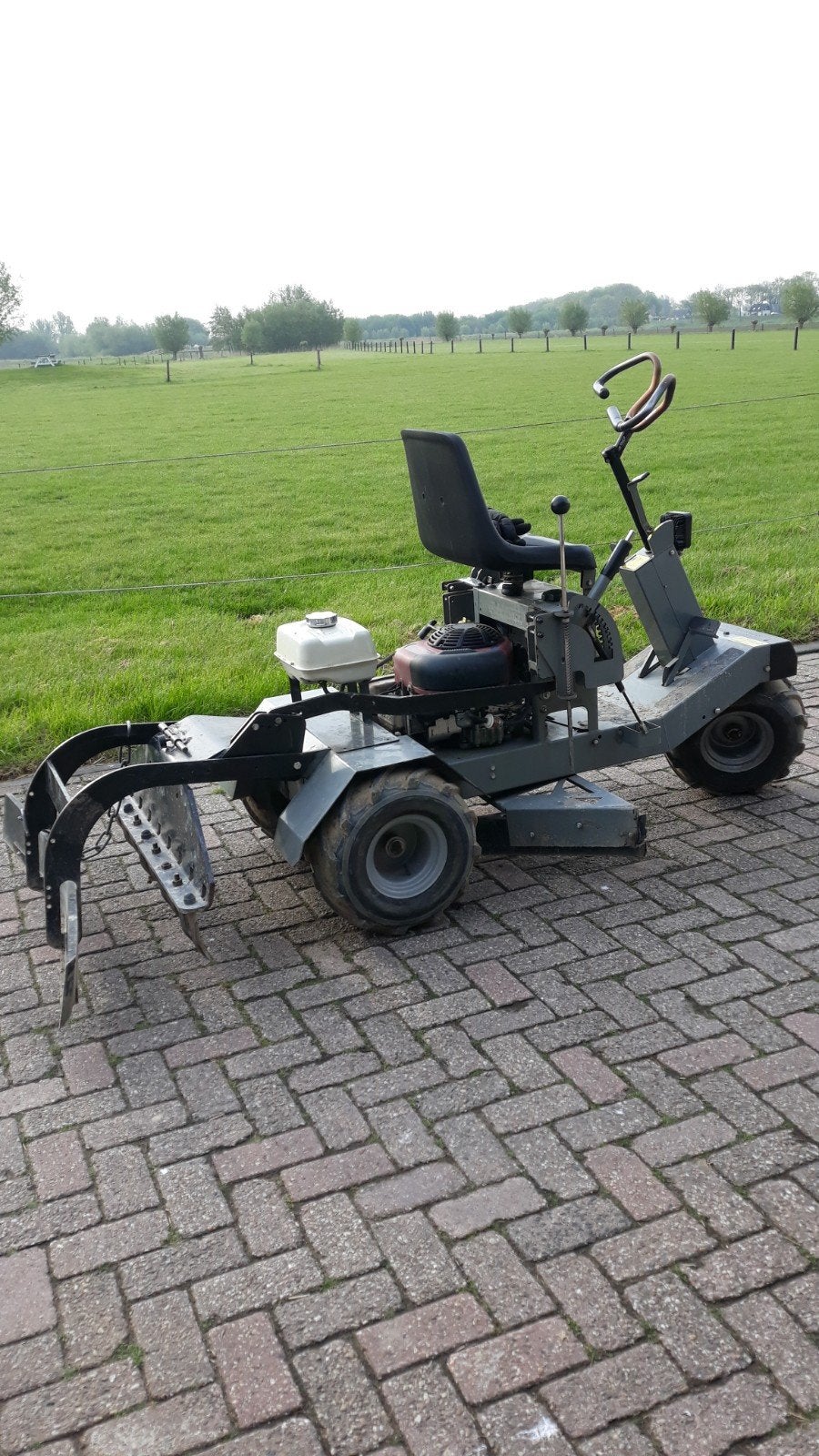 manegevlakker. hoefslagvlakker. bodemvlakker. pistevlakker.