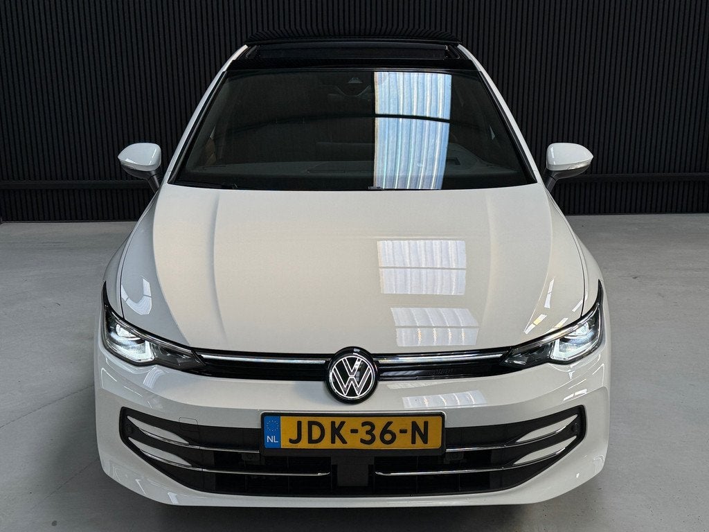 Volkswagen GOLF 1.5 eTSI 50 Edition | Pano | Massage | IQ, Stof, 4 cilinders, 150 pk, Wit