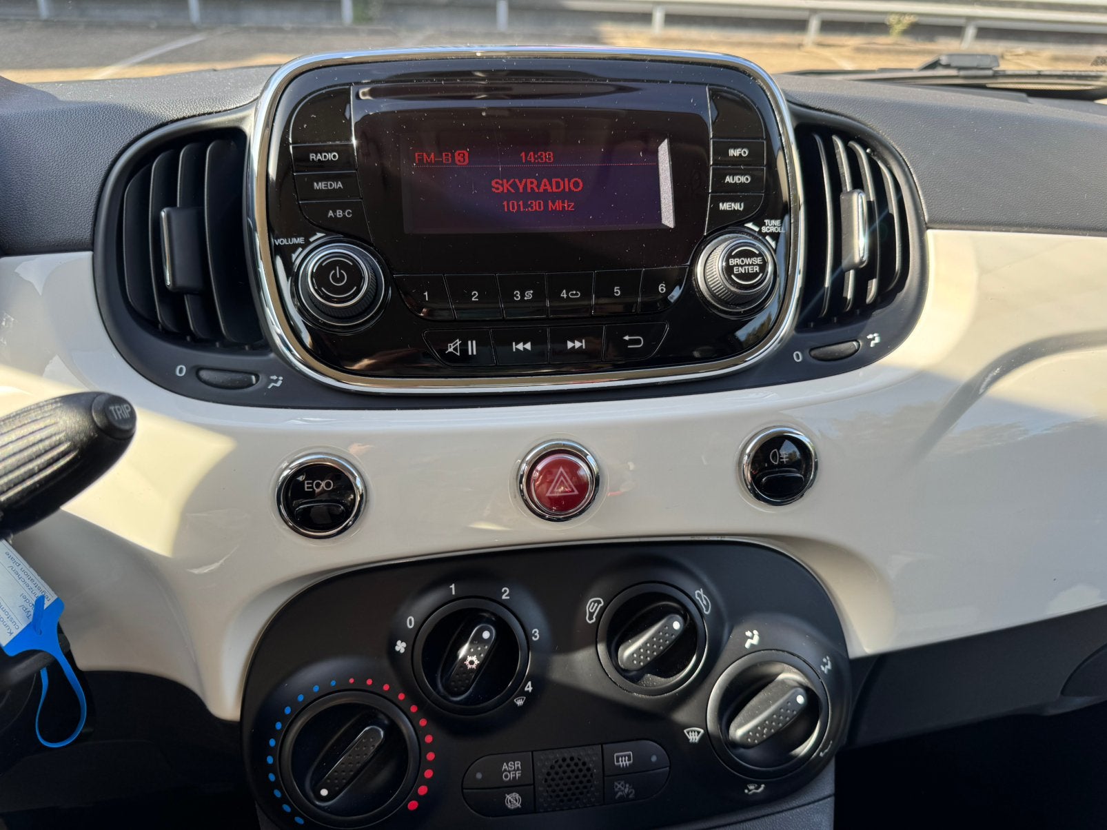 Foto 16 van Fiat 500 0.9 TwinAir TURBO 80 pk | Wit | 2017 | Nieuwe APK