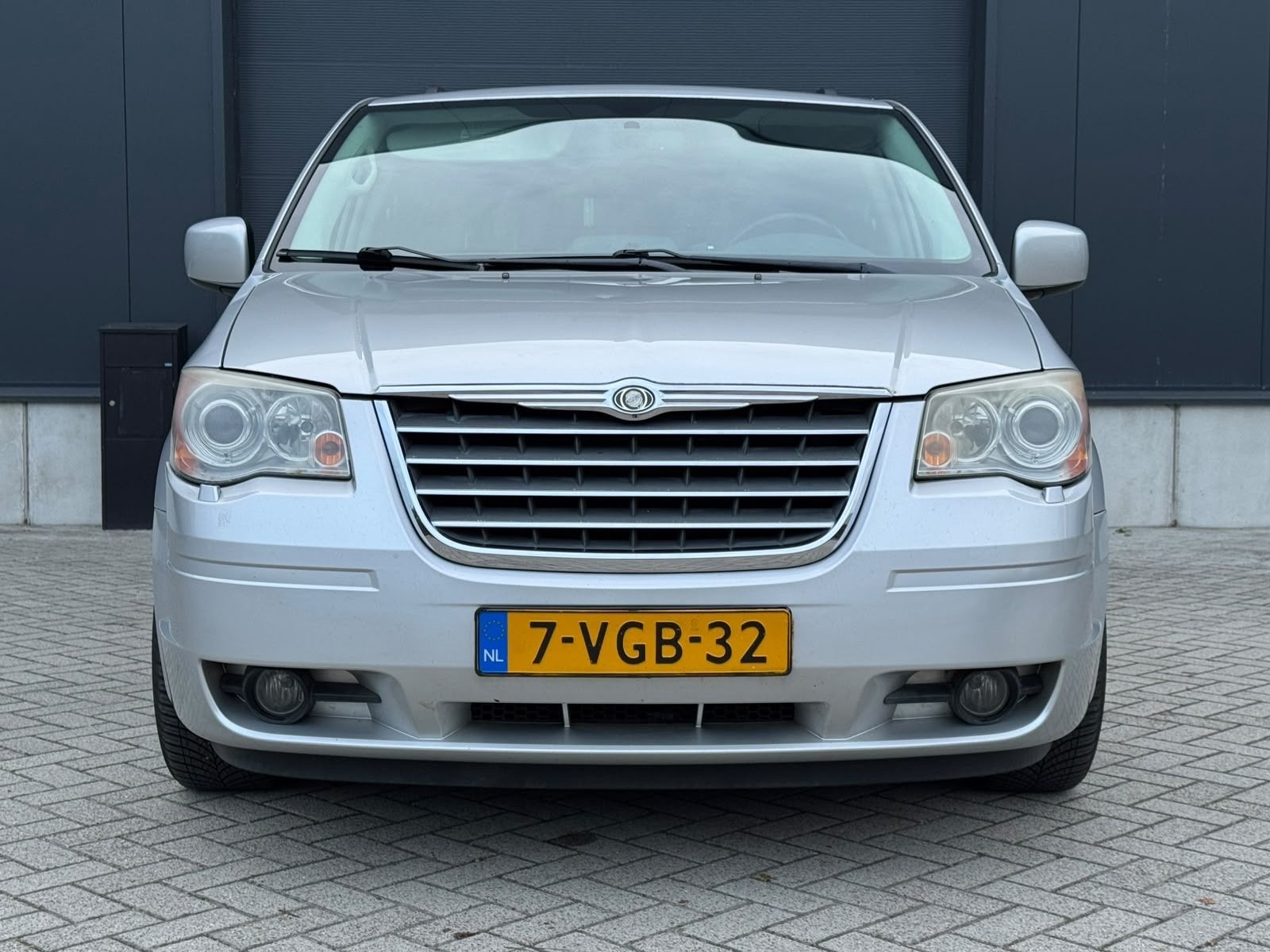 Chrysler Grand-voyager 3.8I AUT LPG G3 2010, Auto's, Euro 5, Zwart, 4 cilinders, Bi-Xenon koplampen