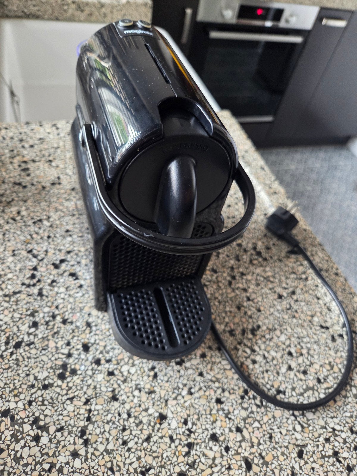 Magimix Nespresso Inissia Koffiezetapparaat Zwart, Gebruikt, Espresso apparaat, Ophalen of Verzenden, 1 kopje