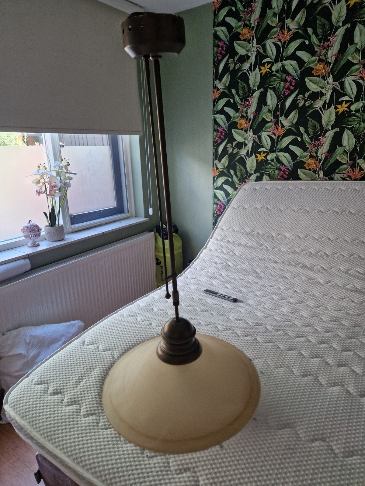 2 hanglampen met glazen kappen, Huis en Inrichting, Lampen | Hanglampen, Ophalen