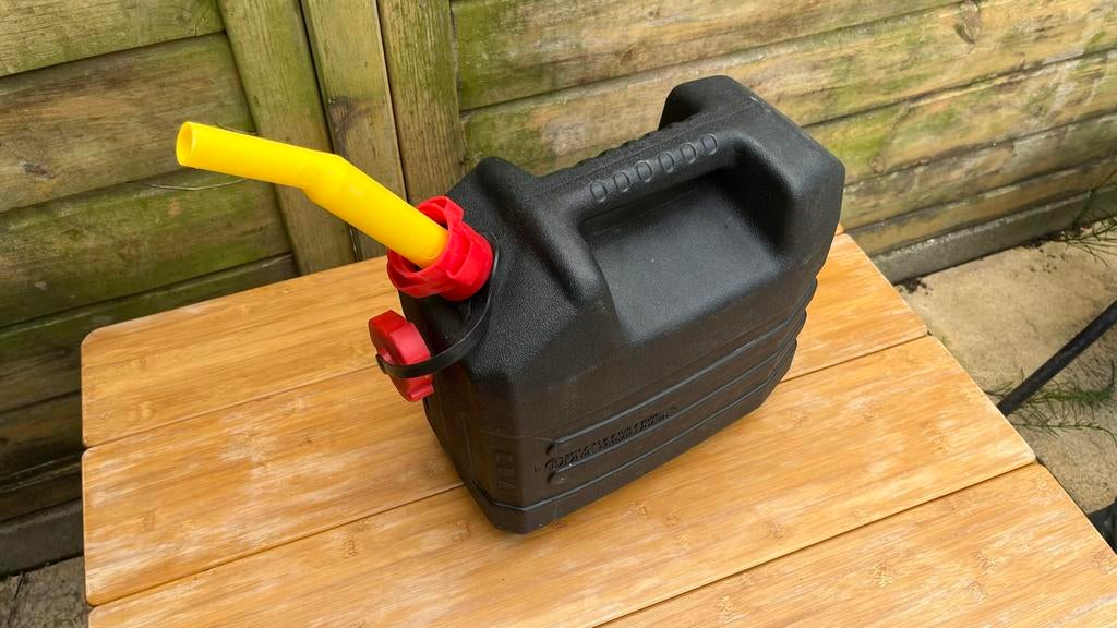 Diesel Jerrycan 10L - Stevige Brandstofkan met Schenktuit, Auto-onderdelen, Brandstofsystemen, Universele onderdelen, Gebruikt