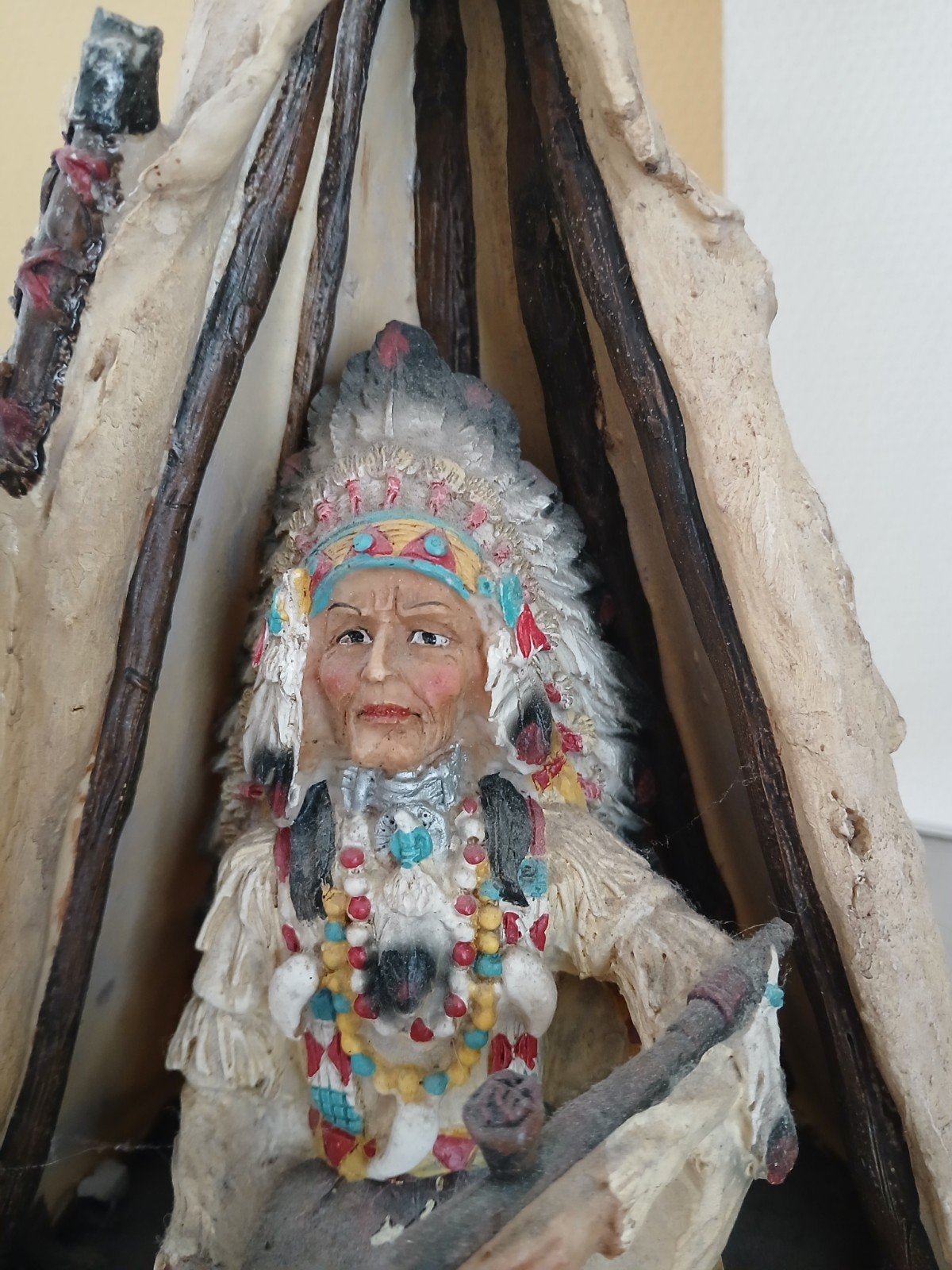 Western beeld indiaan in tipi, Verzamelen, Beelden en Beeldjes, Ophalen of Verzenden, Zo goed als nieuw, Mens