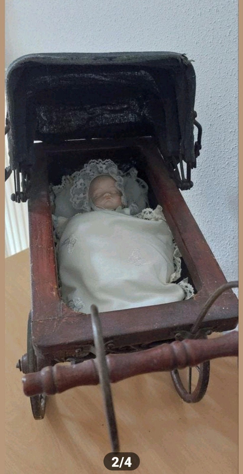 'antiek' poppenwagentje [1],
met oud popje, porselein & stof, Antiek en Kunst, Curiosa en Brocante, Ophalen