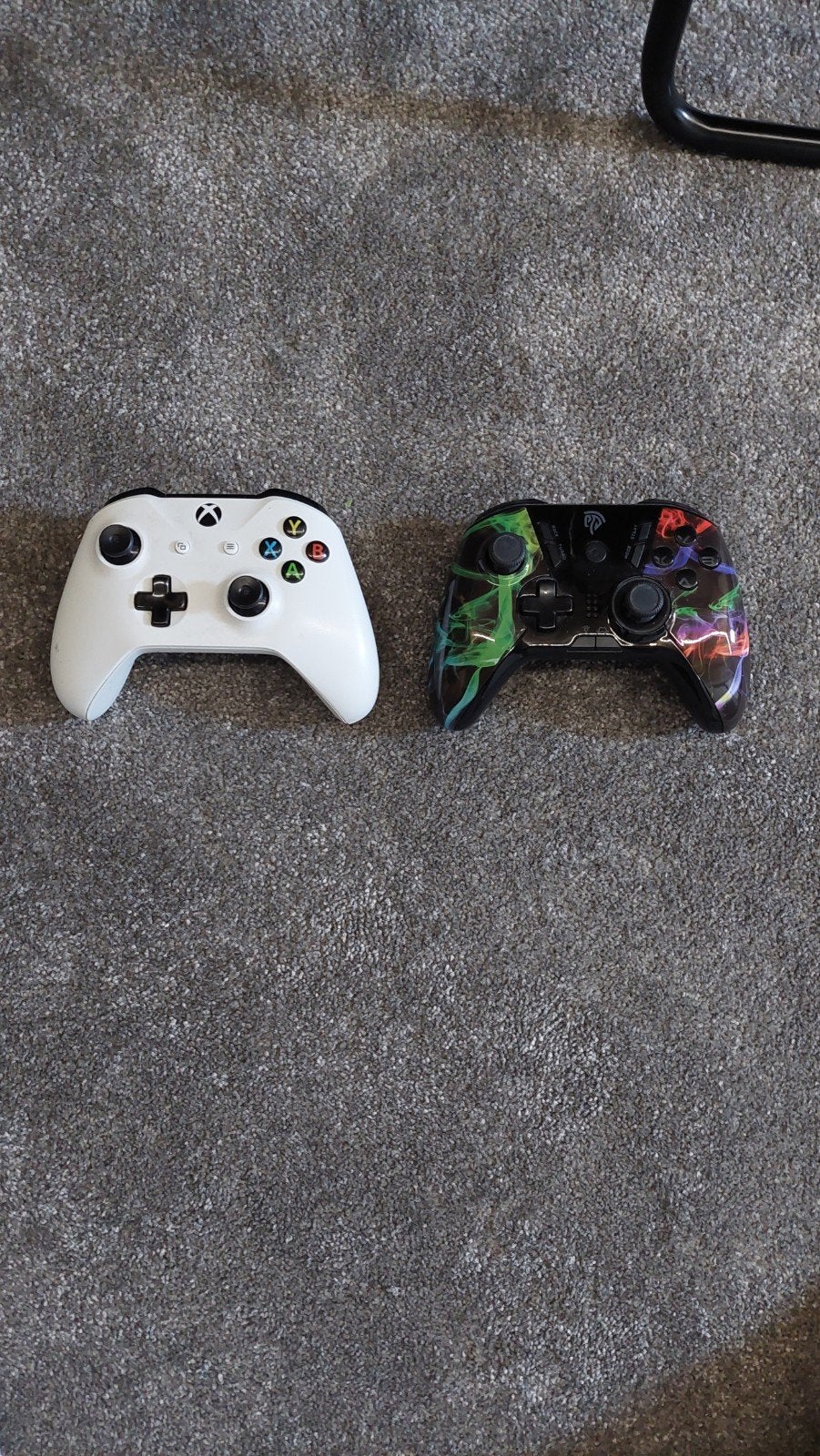 2 Xbox controllers (wit en zwart), Spelcomputers en Games, Spelcomputers | Xbox | Accessoires, Gebruikt, Xbox Series S, Ophalen of Verzenden