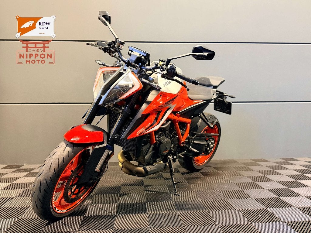 KTM 1290 Superduke R EVO | 2023 | 6982km | Akra | 3MGarantie, Motoren, KTM Sportmotorcycle GMBH, 2 cilinders, Handvatverwarming