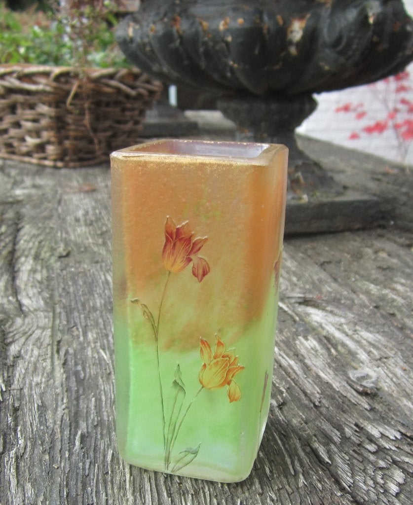 Antiek cameo glazen Daum Nancy vaasje met tulpen, Ophalen of Verzenden