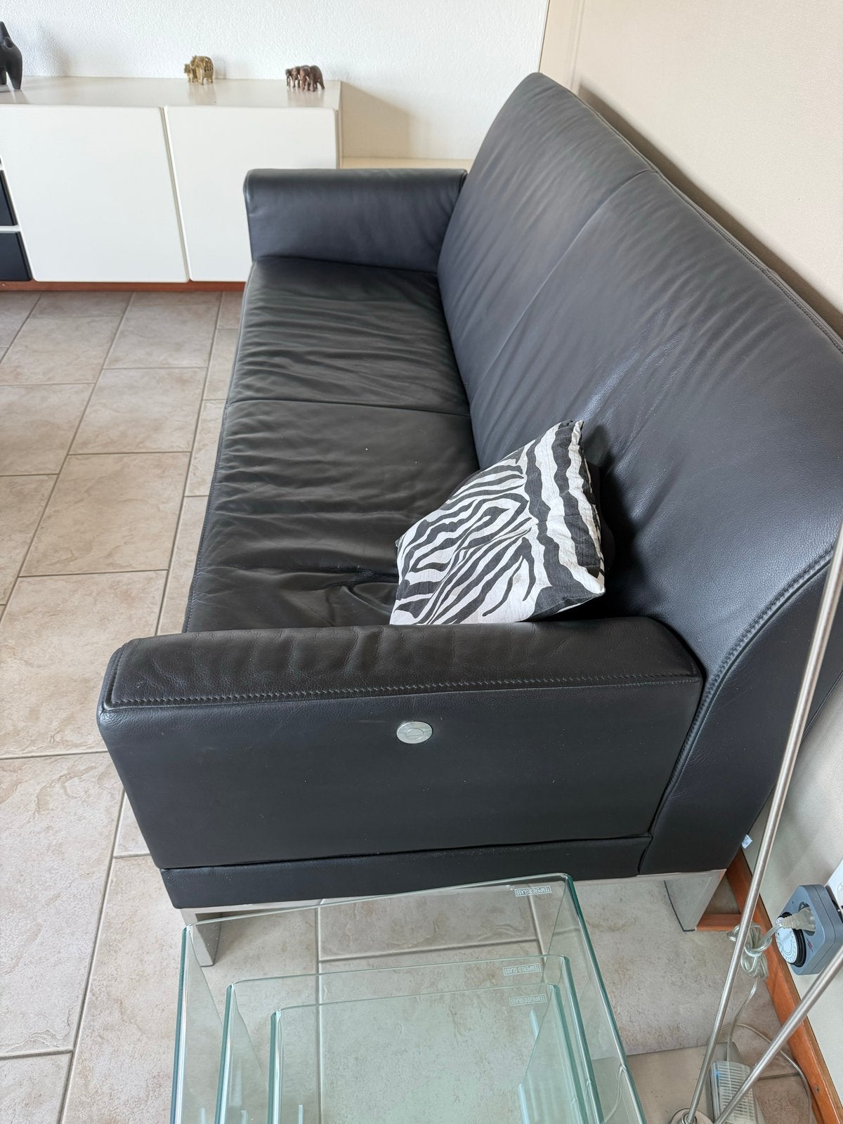 Zwart leren 2,5-zits bank  - Strak model, Huis en Inrichting, Fauteuils, Ophalen, Gebruikt, Leer, 75 tot 100 cm