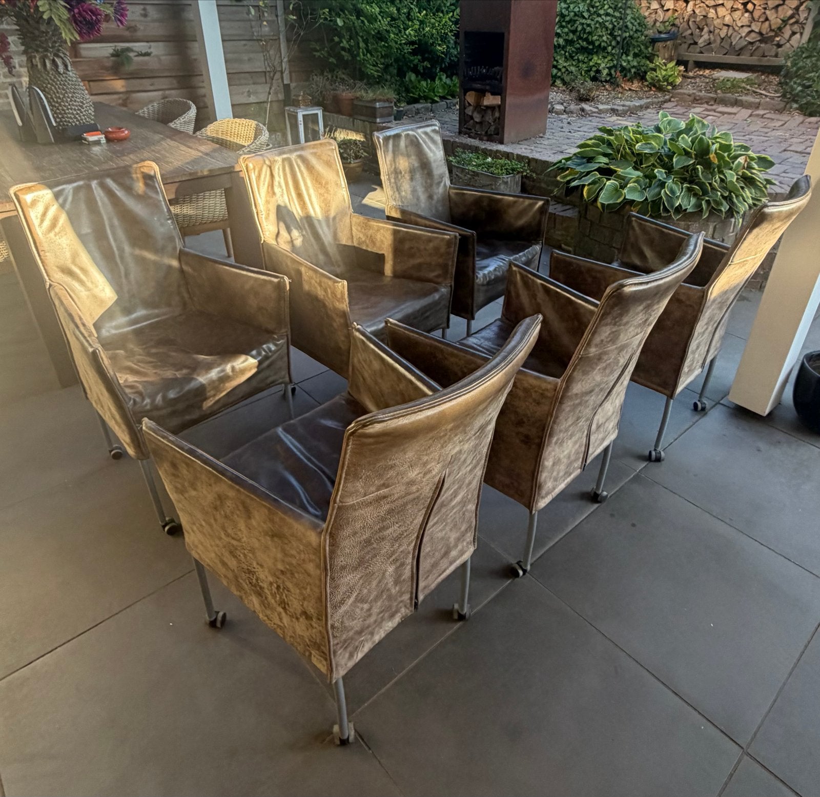 6 bruine lederen eetkamerstoelen op wielen, Ophalen, Strak modern, Gebruikt, Bruin