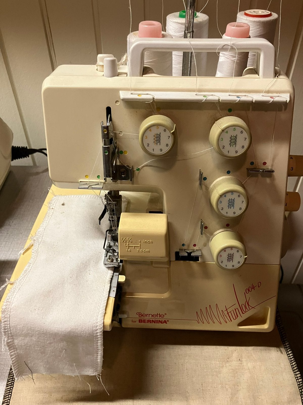 Bernette Locker - Funlock, Ophalen, Gebruikt, Lockmachine, Bernina