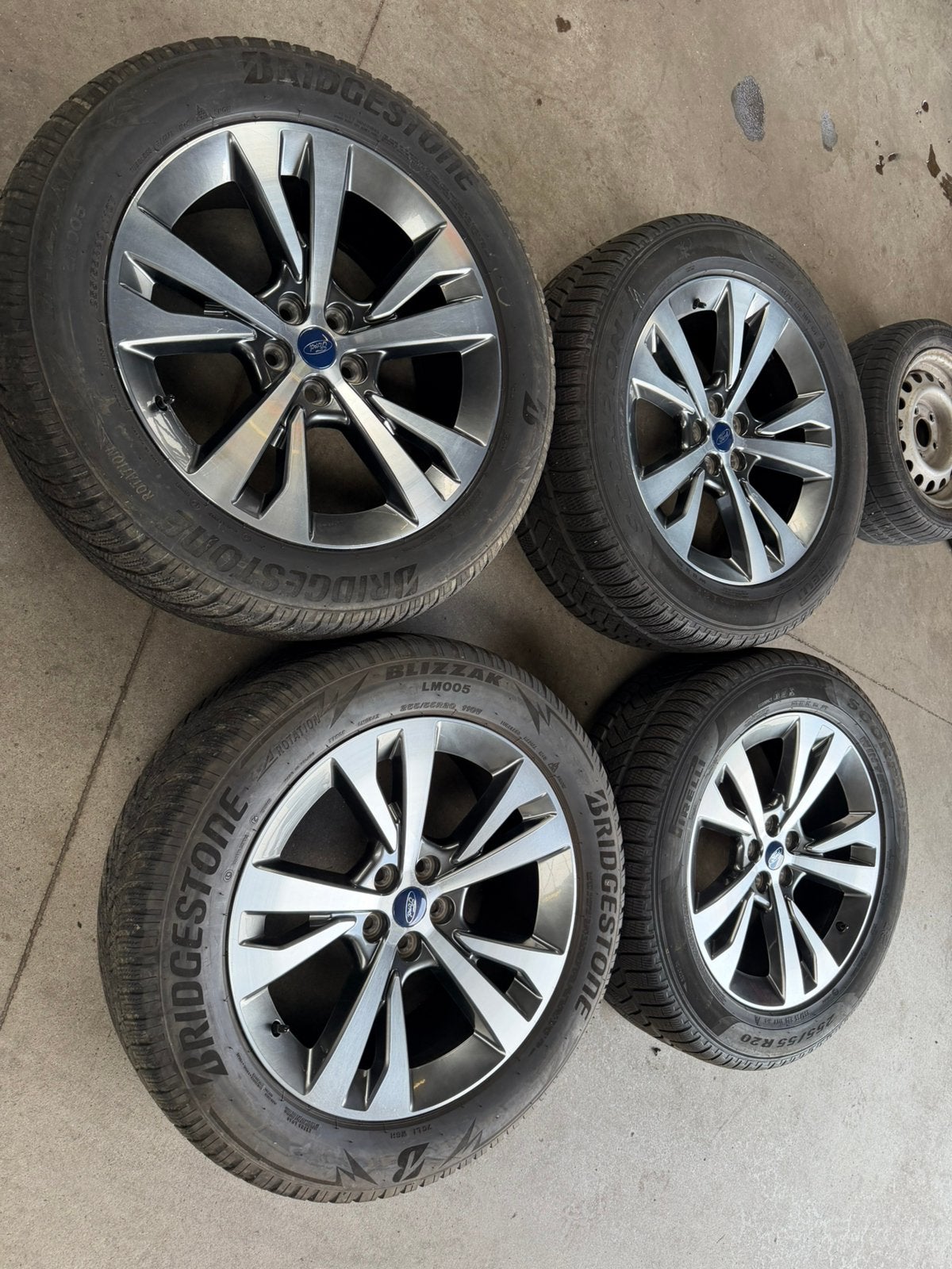 Ford explorer winterset origineel 255/55-20 pirelli bridgest, Ophalen, Gebruikt, 255 mm, Banden en Velgen