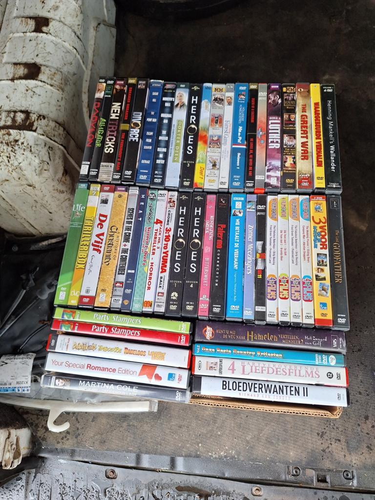 Groot partij dvd's 500 stuk vragpijs 125 eruo, Ophalen
