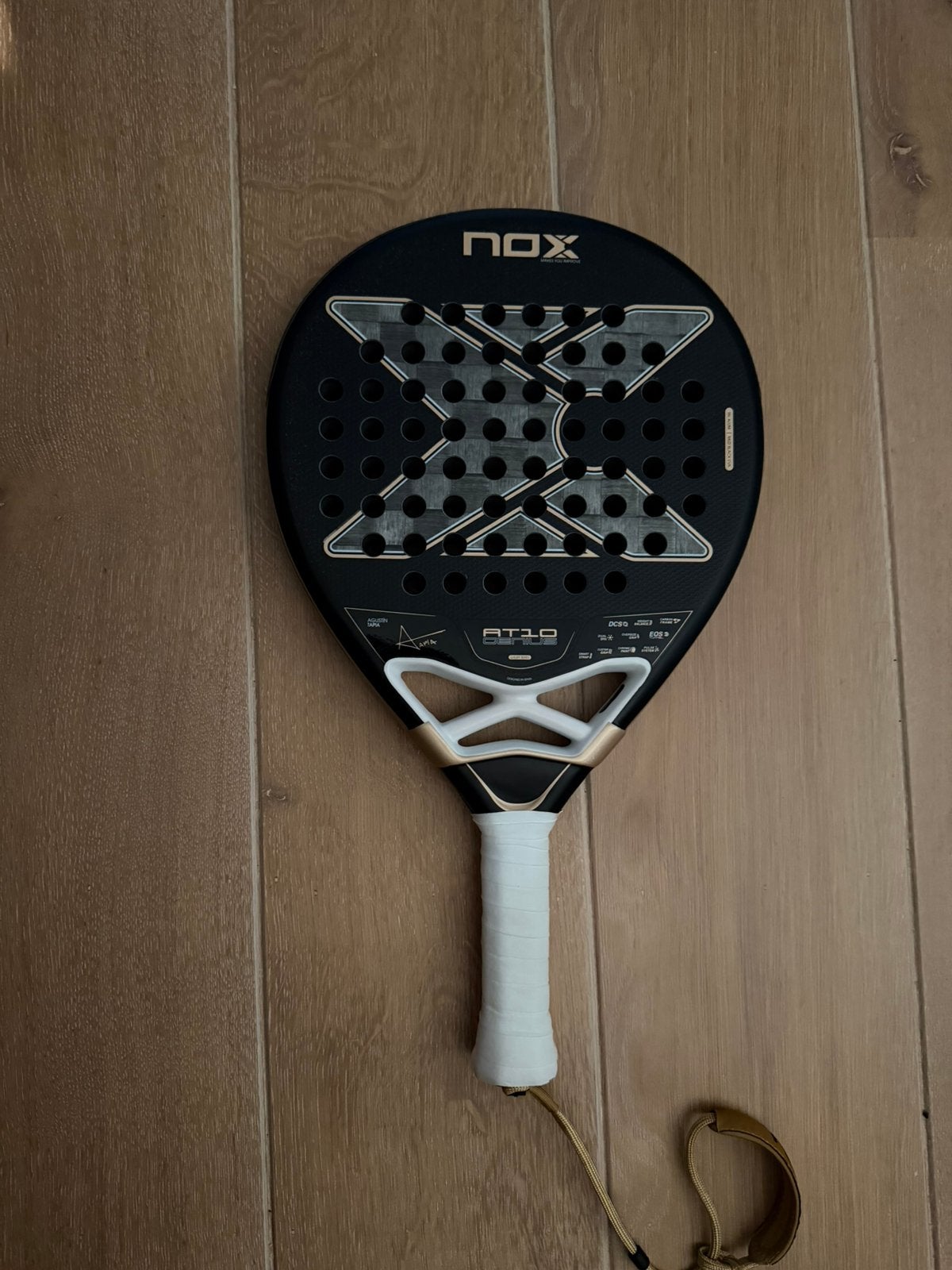 Nox AT10 18k 2026 met protector, Sport en Fitness, Padel, Ophalen of Verzenden, Zo goed als nieuw