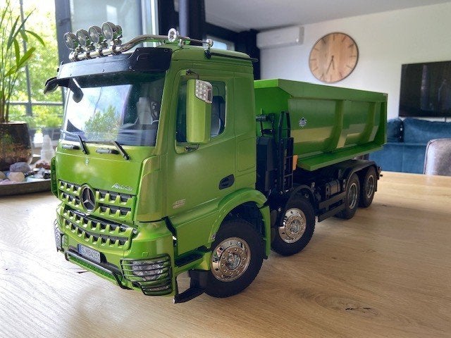 Tamiya Mercedes-Benz Arocs 4151 8x4 Kipper RC Truck, Hobby en Vrije tijd, Modelbouw | Radiografisch | Auto's, Schaal 1:14, Zo goed als nieuw