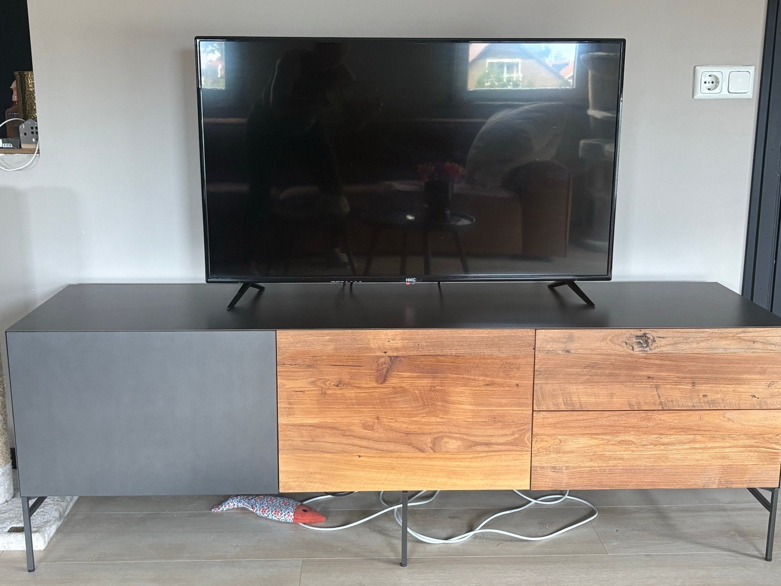 Stijlvol TV-meubel/dressoir met hout en antraciet, Ophalen, Gebruikt, 150 tot 200 cm, 25 tot 50 cm