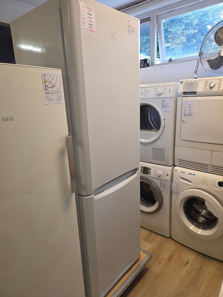 Koel/vries combinatie - Indesit - 3 vrieslades, Witgoed en Apparatuur, Koelkasten en IJskasten, Ophalen, Gebruikt, 200 liter of meer