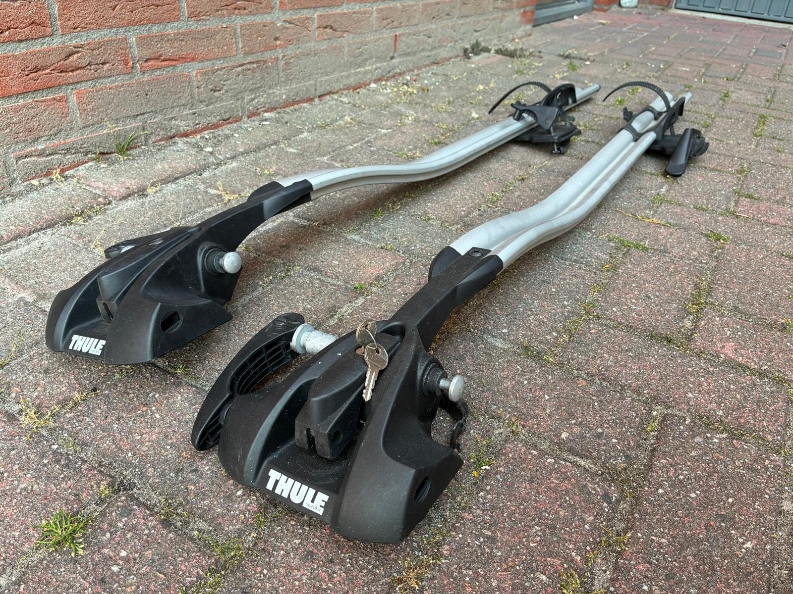 2 Thule fietsendragers voor dakmontage, Ophalen, Gebruikt, Elektrische fiets, Dakdrager
