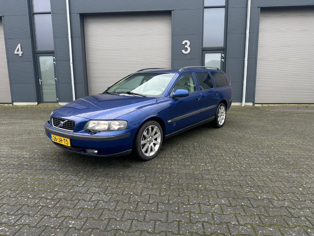 Volvo V70 2.4T automaat | Ocean Race | Blijvend youngtimer, 1800 kg, Blauw, Stationwagon, 2435 cc