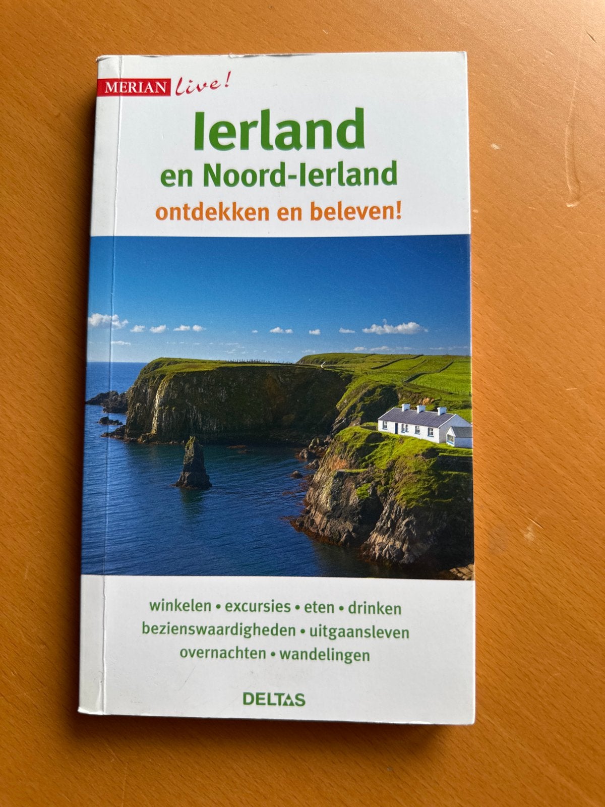 Ierland Merian Live! Ierland en Noord-Ierland reisgids, Overige merken, Europa, Ophalen of Verzenden, Zo goed als nieuw