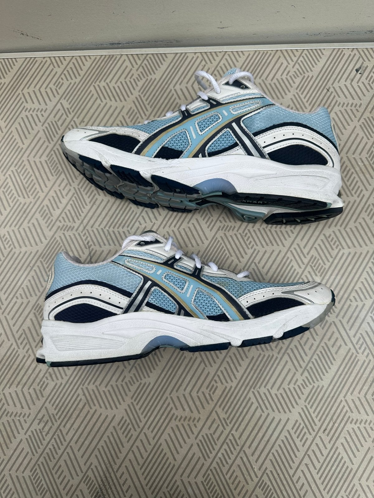 ASICS GEL-CUMULUS hardloopschoenen - Lichtblauw/Wit, Kleding | Dames, Schoenen, Gedragen, Sneakers of Gympen, Blauw, Ophalen of Verzenden
