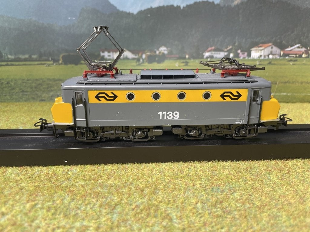 Märklin 3324 Betr.nr. 1139 Bouwserie 1100 van de NS, Hobby en Vrije tijd, Modeltreinen | H0, Wisselstroom, Gebruikt, Locomotief