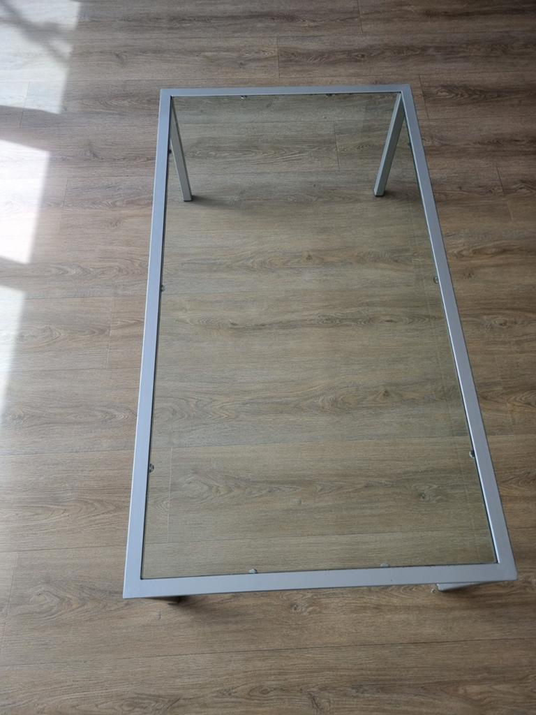 Stalen tafel met glazen blad. 79x140x42, Ophalen, Gebruikt, 100 tot 150 cm, 50 tot 100 cm