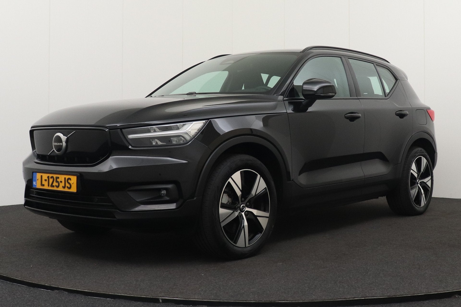 Volvo XC40 P8 408 PK AWD R-Design 78 kWh (93% SOH) Camera Do, Auto's, Dealer onderhouden, Gebruikt, Zwart, 417 km