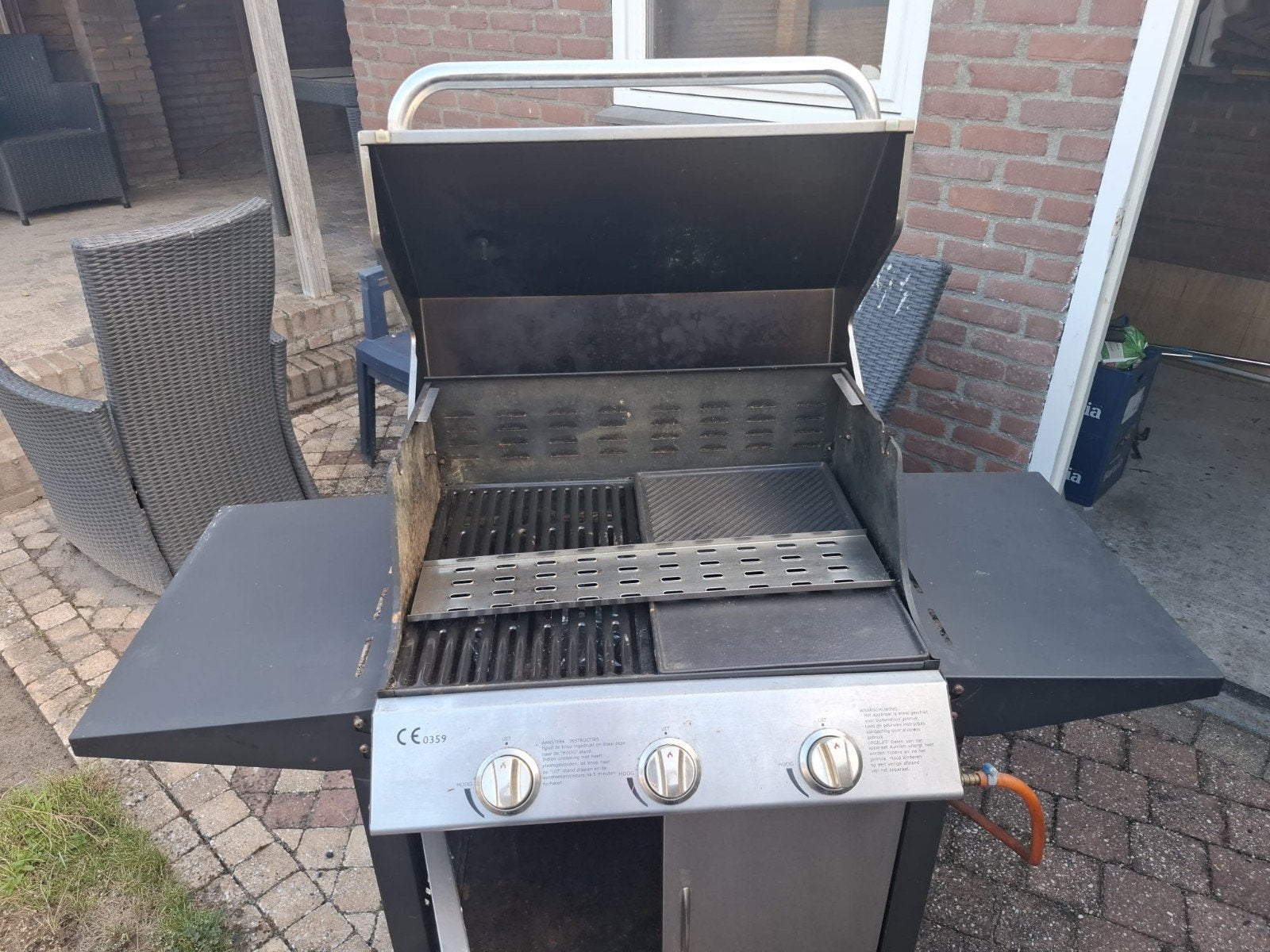 Gebruikte gasbarbecue met 3 branders en zijtafels, Ophalen, Zo goed als nieuw