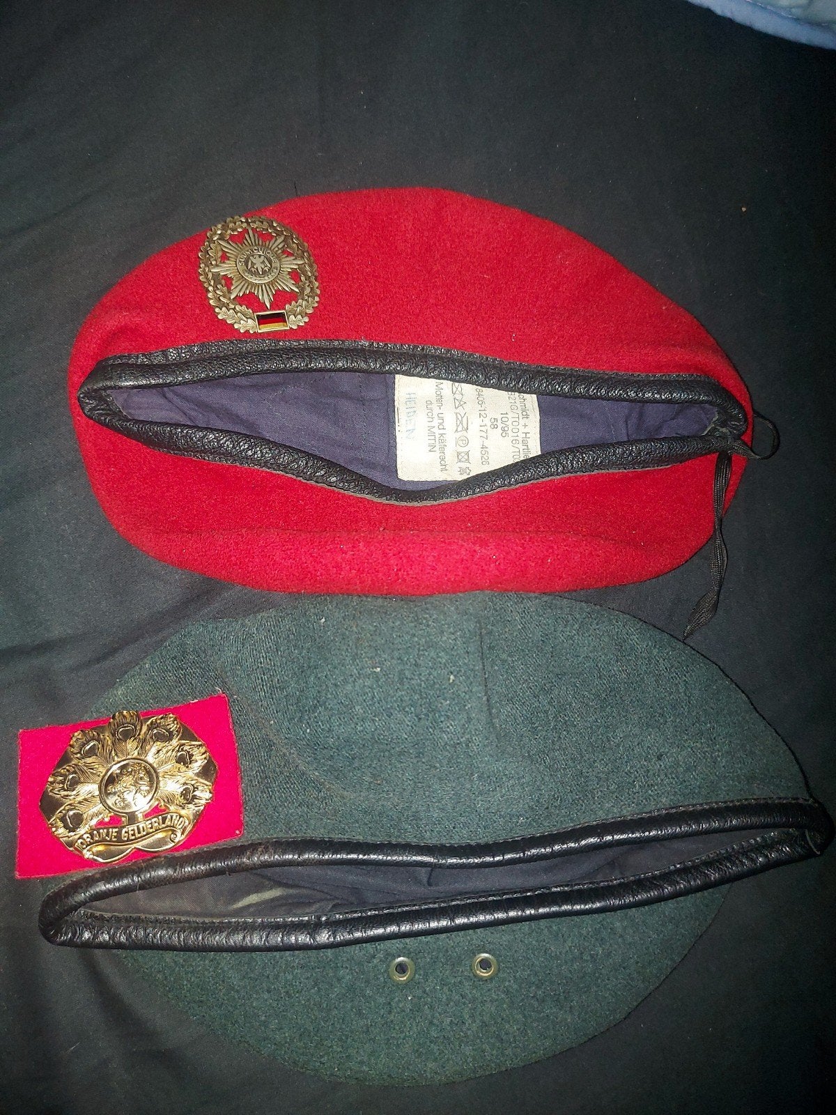 2 orginele baretten van dezelfde militair, Ophalen, Landmacht, Nederland, Helm of Baret