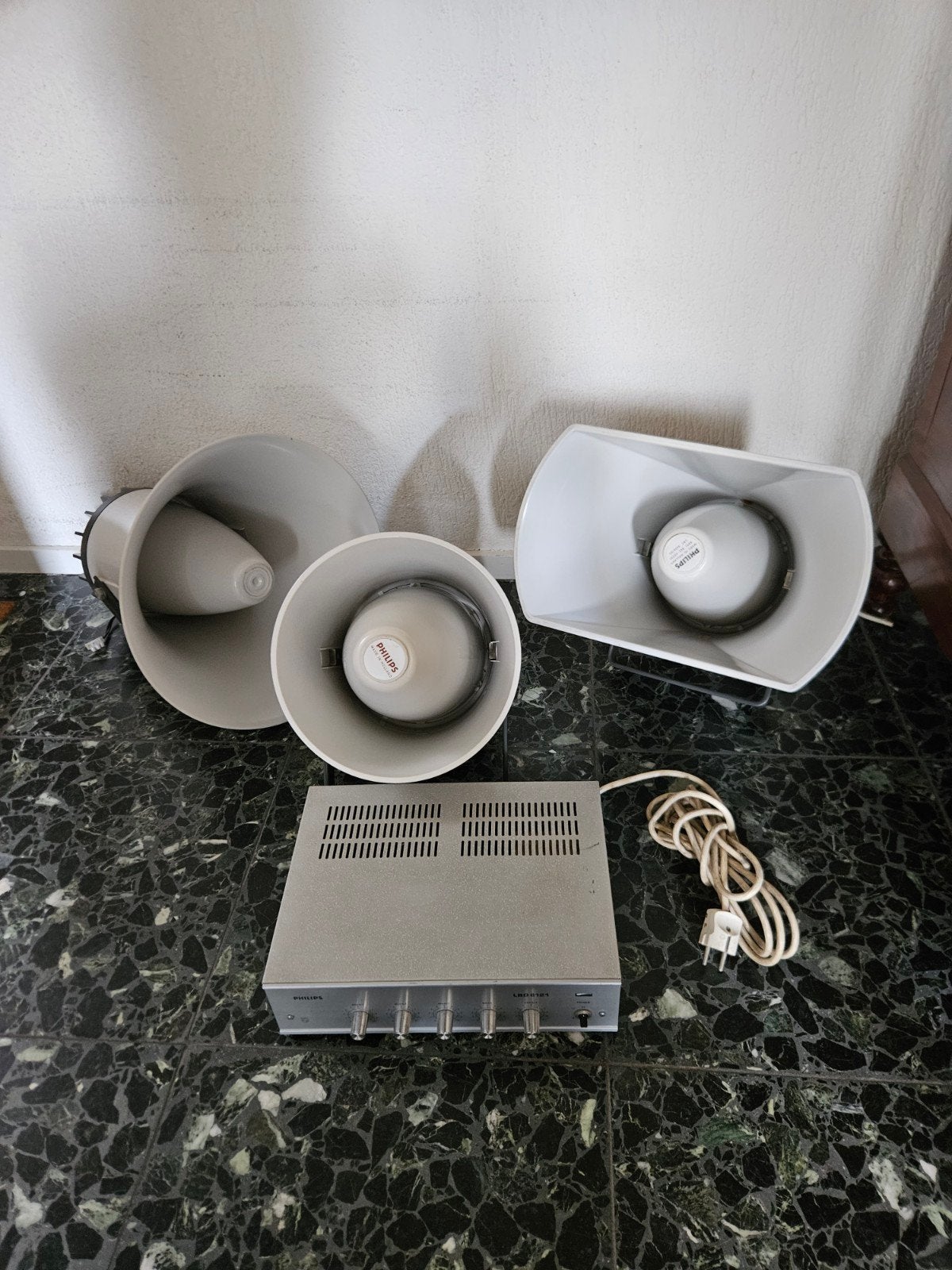 Philips LBD 8121 Versterker met 3 Hoornluidsprekers