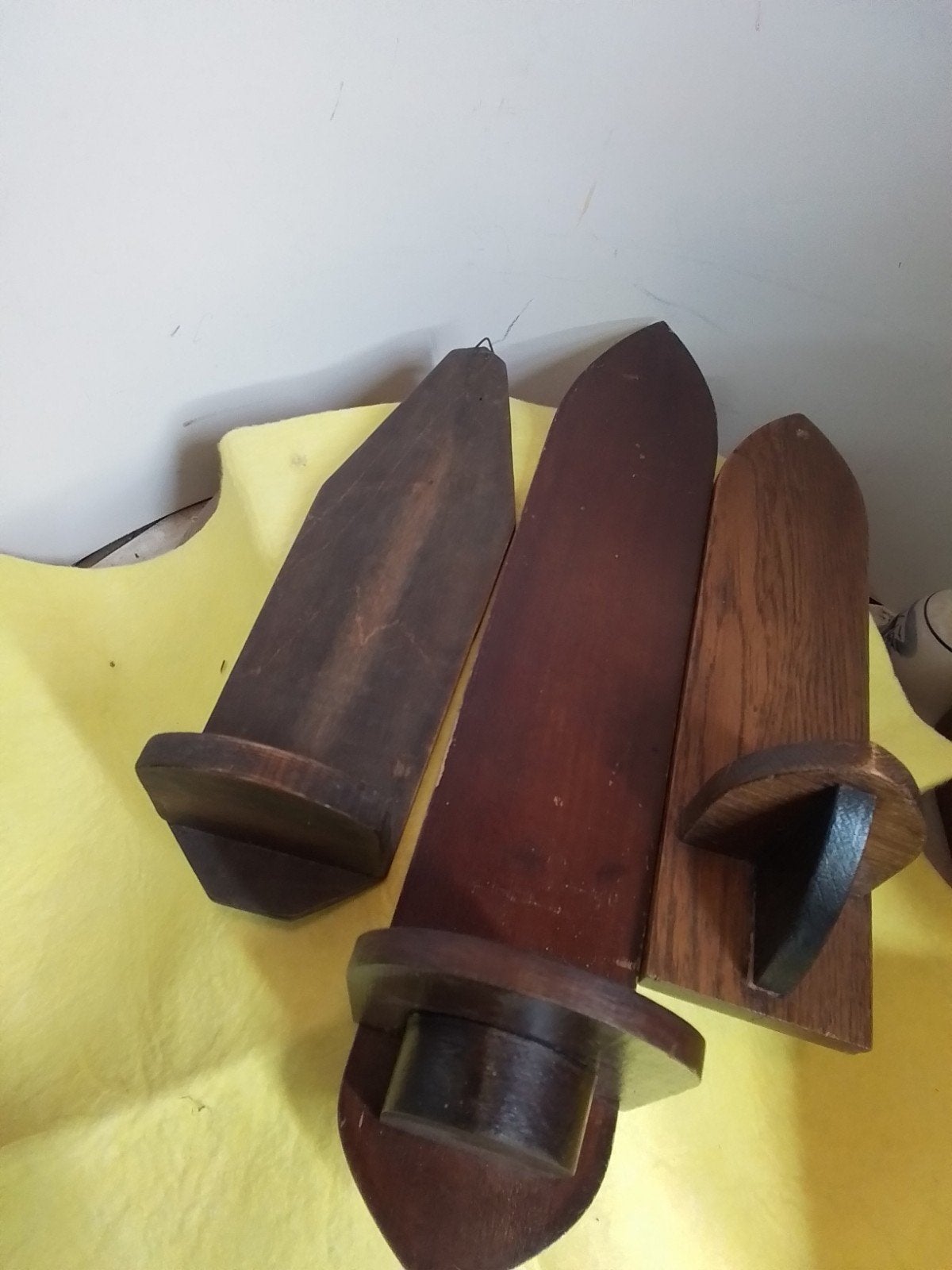15453) 3 mooie houten wand consoles voor beeldjes oid, Ophalen of Verzenden, Zo goed als nieuw, Dier